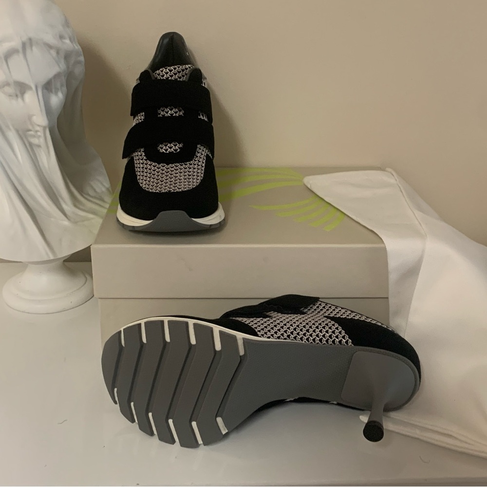 Chic Black and White Women's Sneex The Blake Brand New Currently $545 - Picture 3 of 4